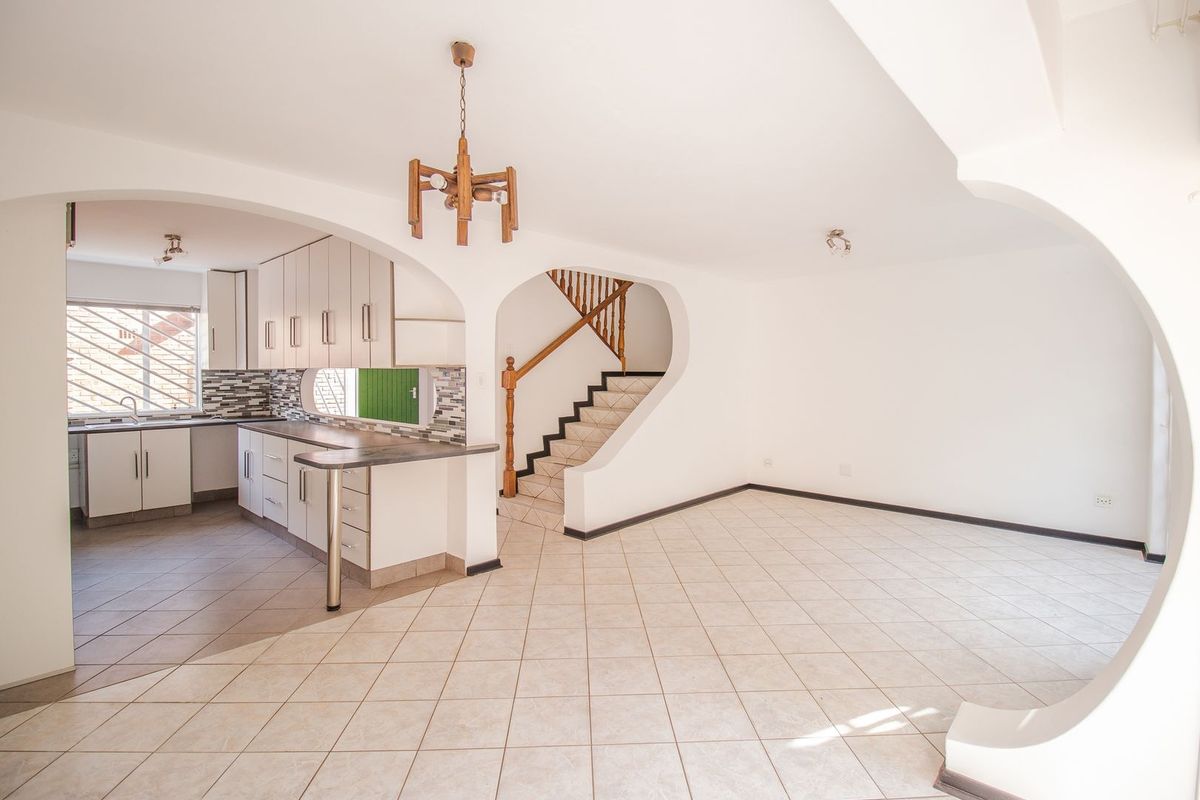 Newly renovated 3 Bedroom duplex with 2 bathrooms in an Historical Suburb, Jeppestown - Photo 2