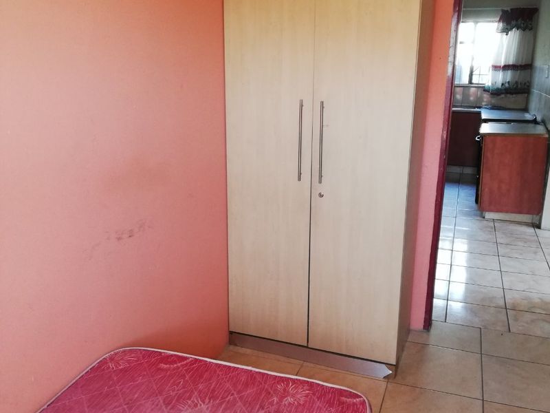 Perfect Investment Property - 13 bedroom house in Hursthill. Close to UJ,. Ideal for Student Accomodation  - Photo 10