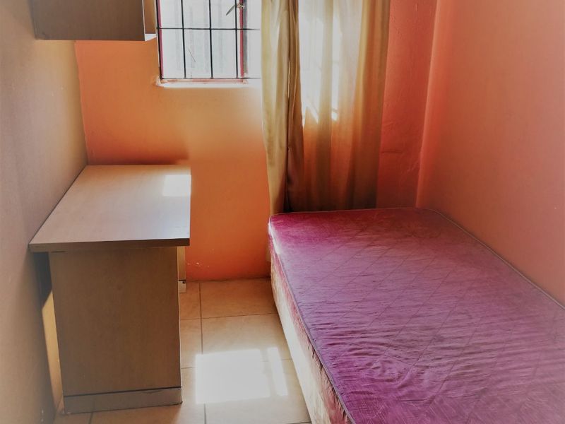 Perfect Investment Property - 13 bedroom house in Hursthill. Close to UJ,. Ideal for Student Accomodation  - Photo 8