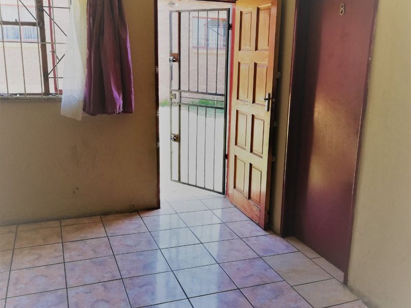 Perfect Investment Property - 13 bedroom house in Hursthill. Close to UJ,. Ideal for Student Accomodation  - Photo 7