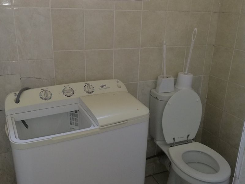 Perfect Investment Property - 13 bedroom house in Hursthill. Close to UJ,. Ideal for Student Accomodation  - Photo 6