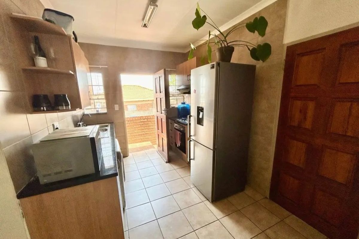 3 bedroom 2 bathroom single garage - Photo 4