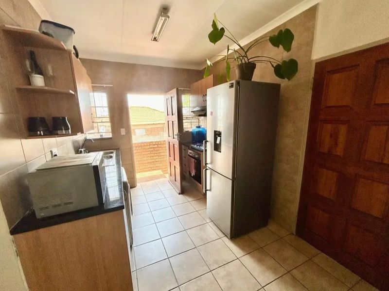 3 bedroom 2 bathroom single garage - Photo 4