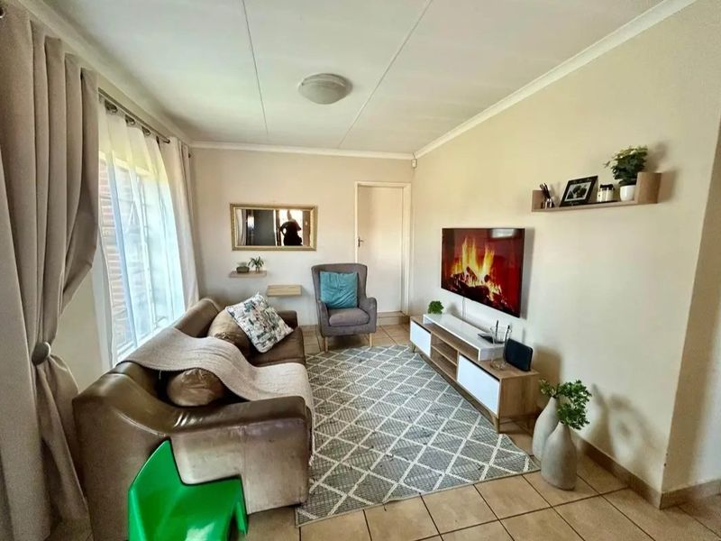 3 bedroom 2 bathroom single garage - Photo 2