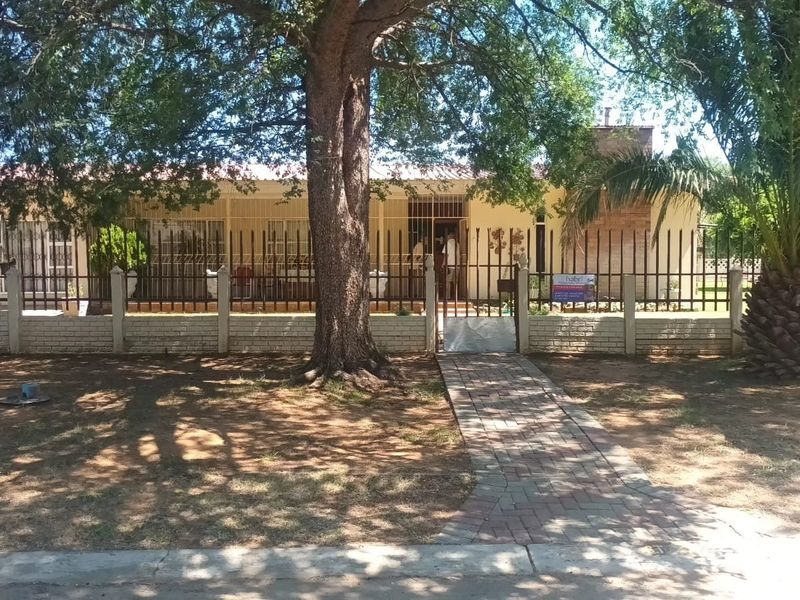 BOLD AND BEAUTIFUL - Photo 3