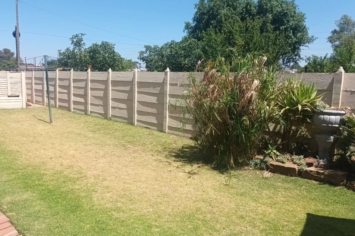 BOLD AND BEAUTIFUL - Photo 2