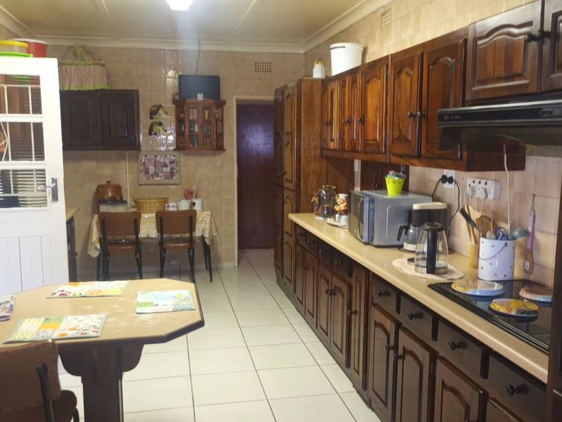 BOLD AND BEAUTIFUL - Photo 9