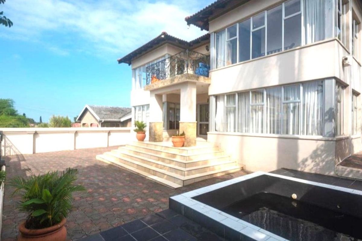 Ultra Modern high End House OR Lucrative B & B Opportunity - Photo 3