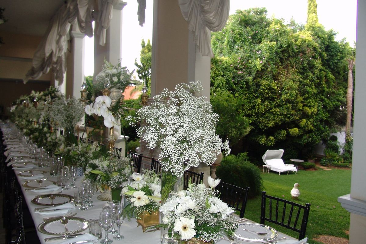 8 En-suite Bedroomed House For Sale. Colonial Style. Zoning: Guesthouse/Residential  - Photo 3