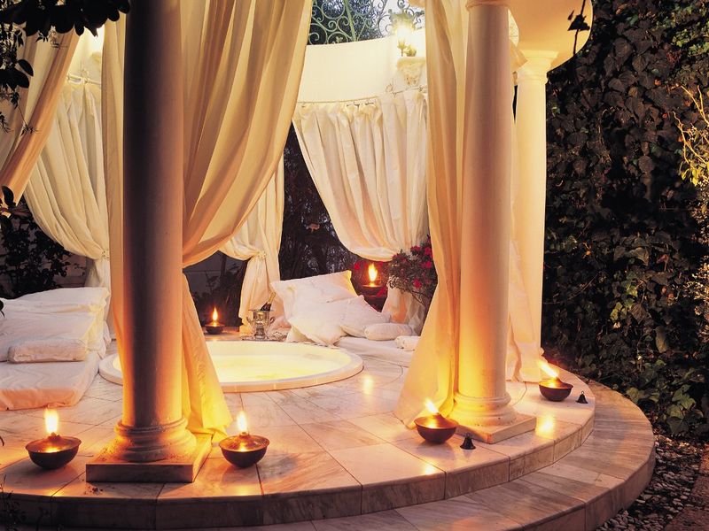 8 En-suite Bedroomed House For Sale. Colonial Style. Zoning: Guesthouse/Residential  - Photo 5