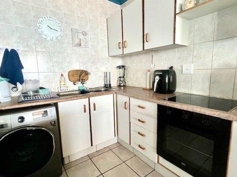 Prime Location !! Unbeatable Value !! - Photo 6