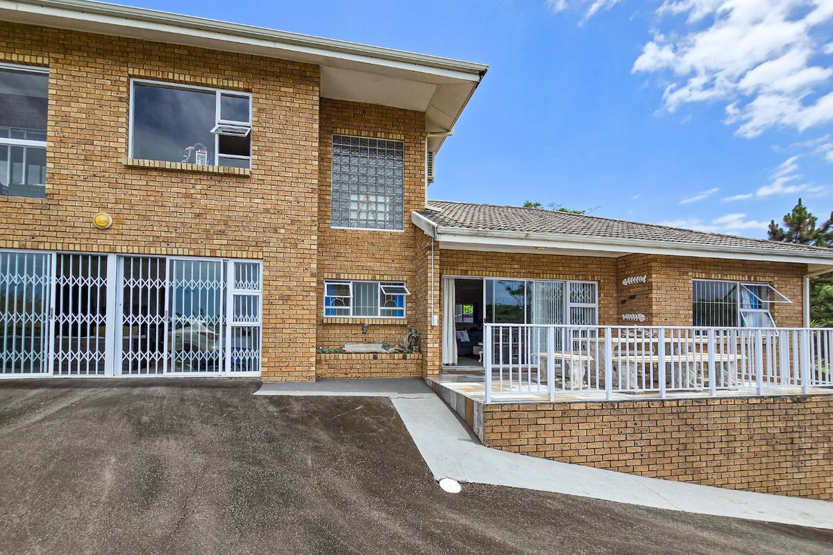 Fully Furnished !! Low-Maintenance Face Brick Home With Sea Views !! - Photo 2