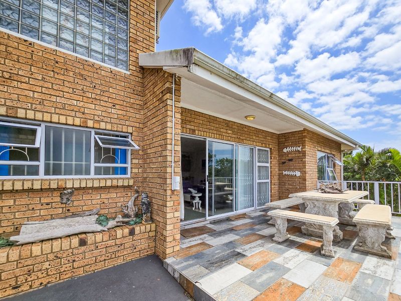 Fully Furnished !! Low-Maintenance Face Brick Home With Sea Views !! - Photo 5