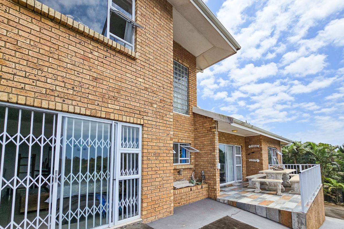 Fully Furnished !! Low-Maintenance Face Brick Home With Sea Views !! - Photo 3