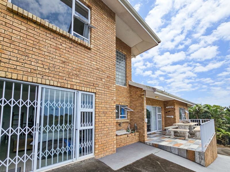 Fully Furnished !! Low-Maintenance Face Brick Home With Sea Views !! - Photo 3