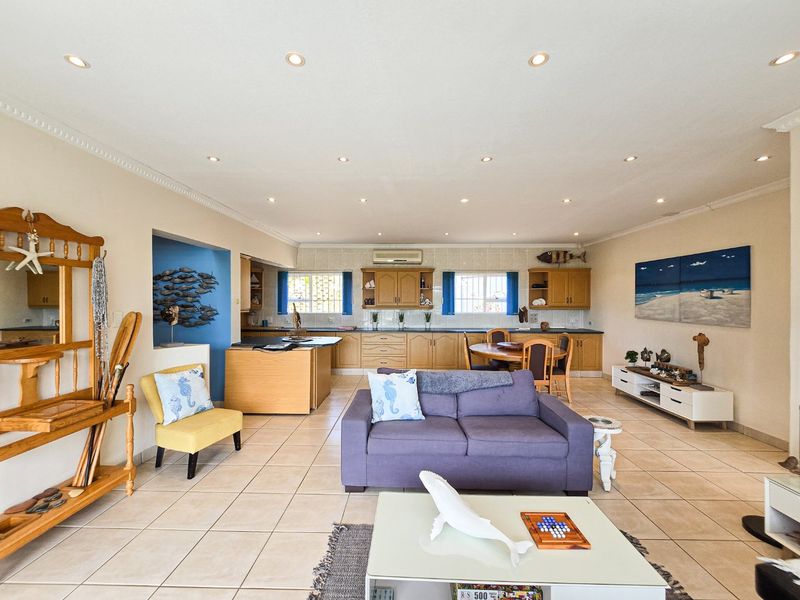 Fully Furnished !! Low-Maintenance Face Brick Home With Sea Views !! - Photo 8