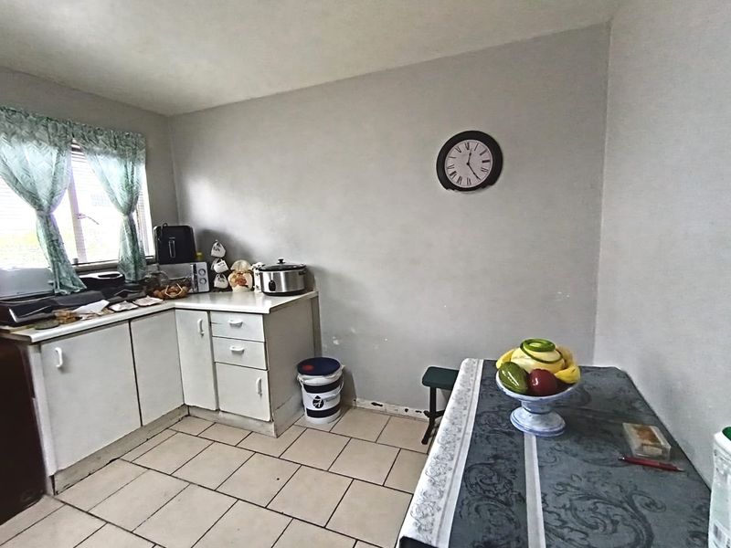 NO CONVEYENCER COSTS! Spacious 3 Beds Apartment - Photo 9