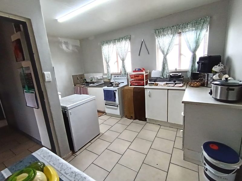 NO CONVEYENCER COSTS! Spacious 3 Beds Apartment - Photo 8