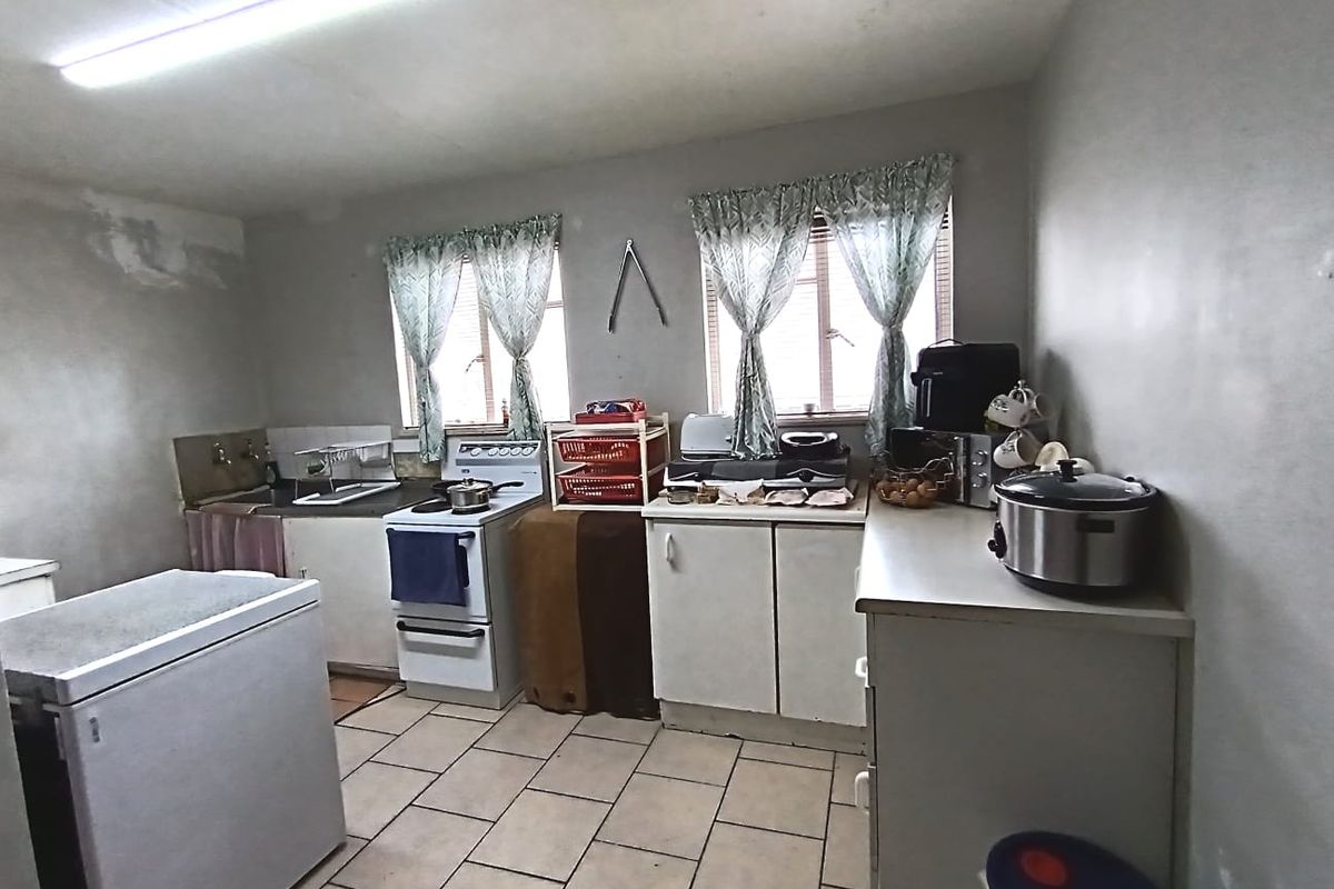 NO CONVEYENCER COSTS! Spacious 3 Beds Apartment - Photo 5