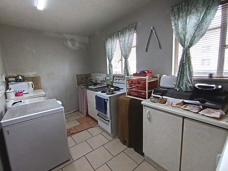 NO CONVEYENCER COSTS! Spacious 3 Beds Apartment - Photo 6