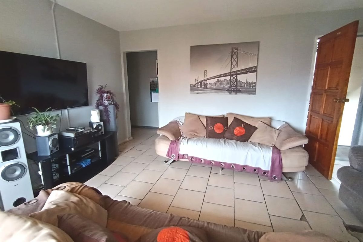 NO CONVEYENCER COSTS! Spacious 3 Beds Apartment - Photo 4