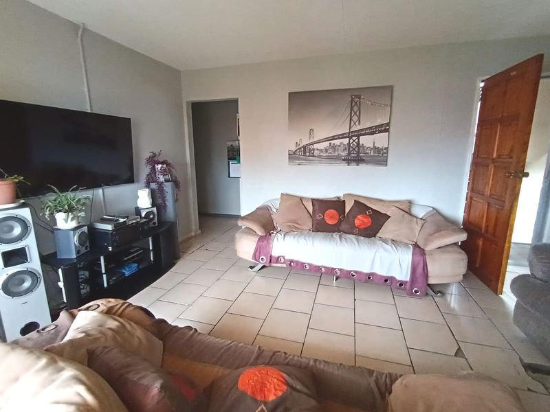 NO CONVEYENCER COSTS! Spacious 3 Beds Apartment - Photo 4