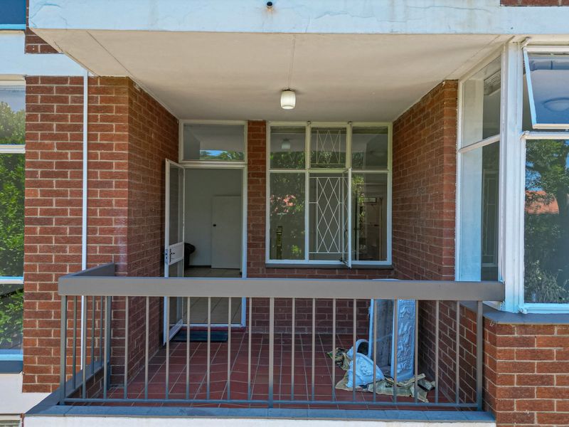 Lock up And Go In Heart of Hyde Park With Solar - Photo 10