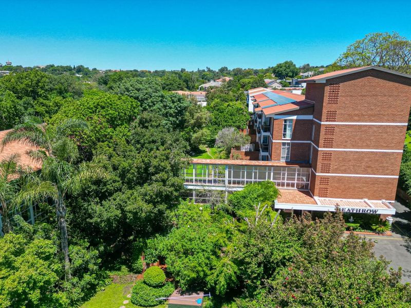 Lock up And Go In Heart of Hyde Park With Solar - Photo 4