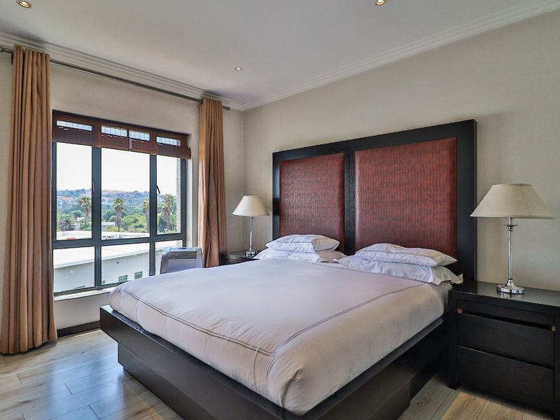 Fully Furnished 2-bedroom Apartment in Bedford Centre - Photo 3