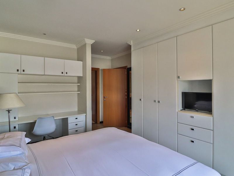Fully Furnished 2-bedroom Apartment in Bedford Centre - Photo 4
