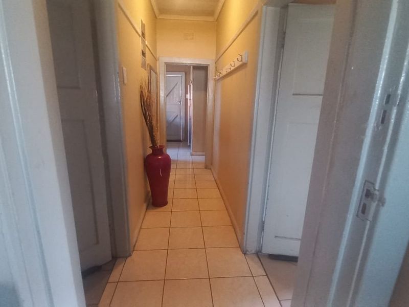 Beautiful, renovated 3 bedroom house for sale with a flatlet in Buitesig, Bloemfontein - Photo 7