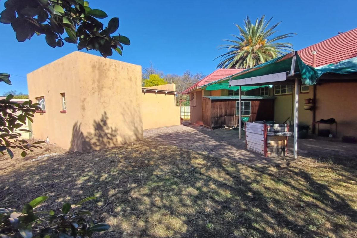 Charming 3 Bedroom Family Home in Stilfontein - Photo 3