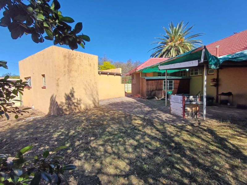 Charming 3 Bedroom Family Home in Stilfontein - Photo 3