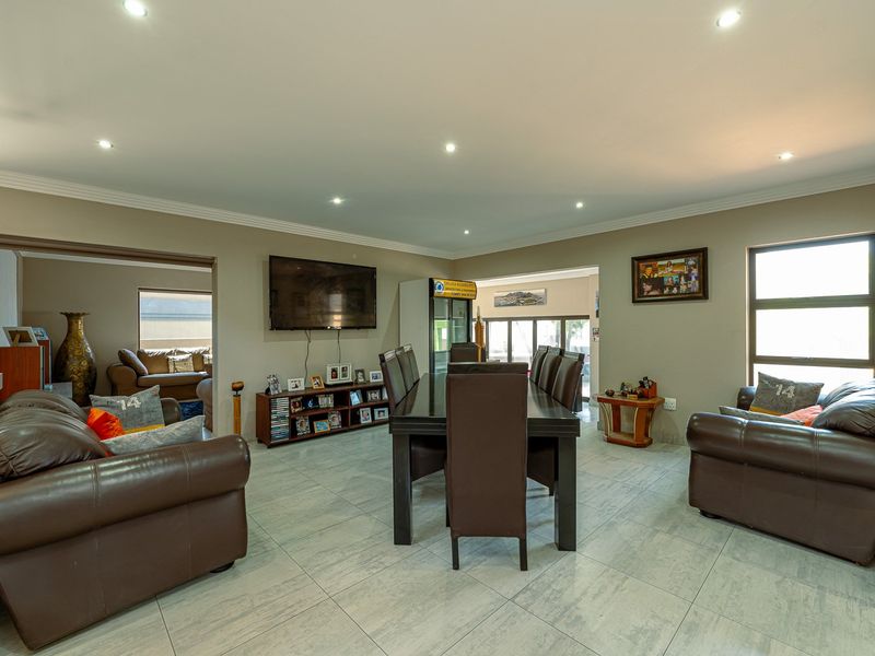 Immaculate family home situated in the upmarket Silver Valley Estate  - Photo 6