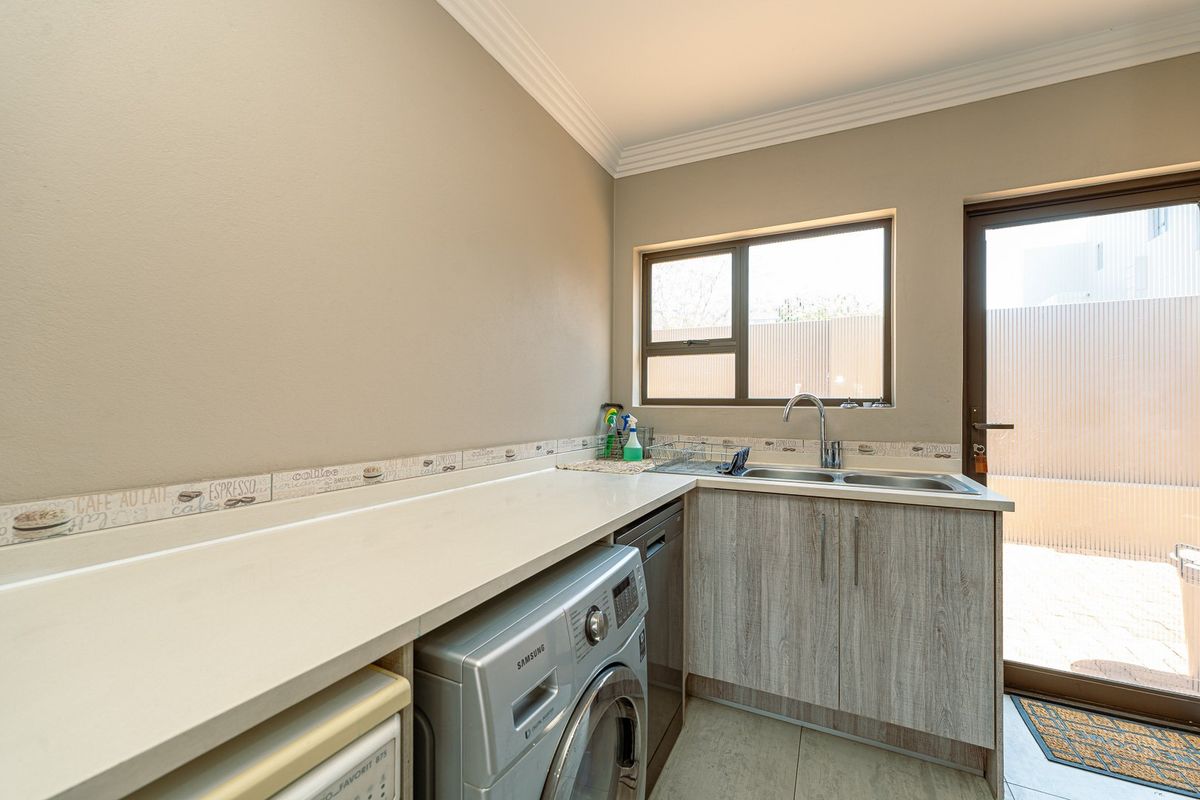 Immaculate family home situated in the upmarket Silver Valley Estate  - Photo 5