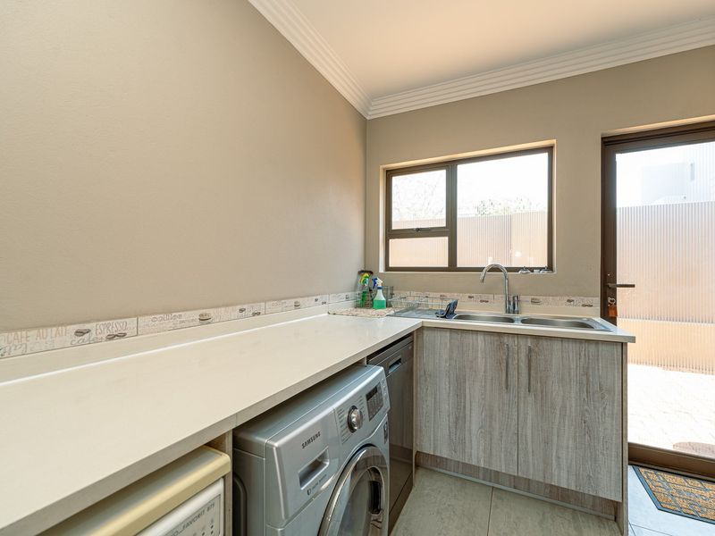 Immaculate family home situated in the upmarket Silver Valley Estate  - Photo 5