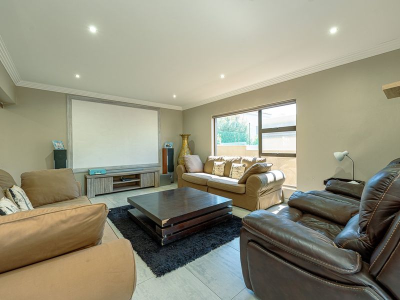 Immaculate family home situated in the upmarket Silver Valley Estate  - Photo 8