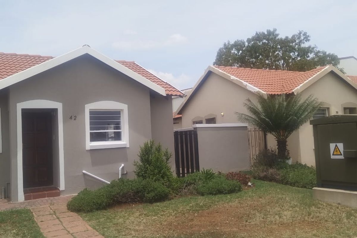 Secured House - Own Garden - Photo 3