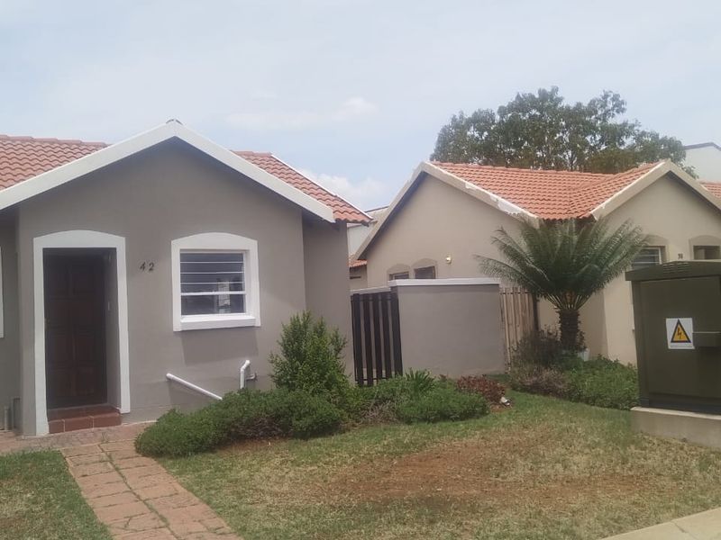 Secured House - Own Garden - Photo 3