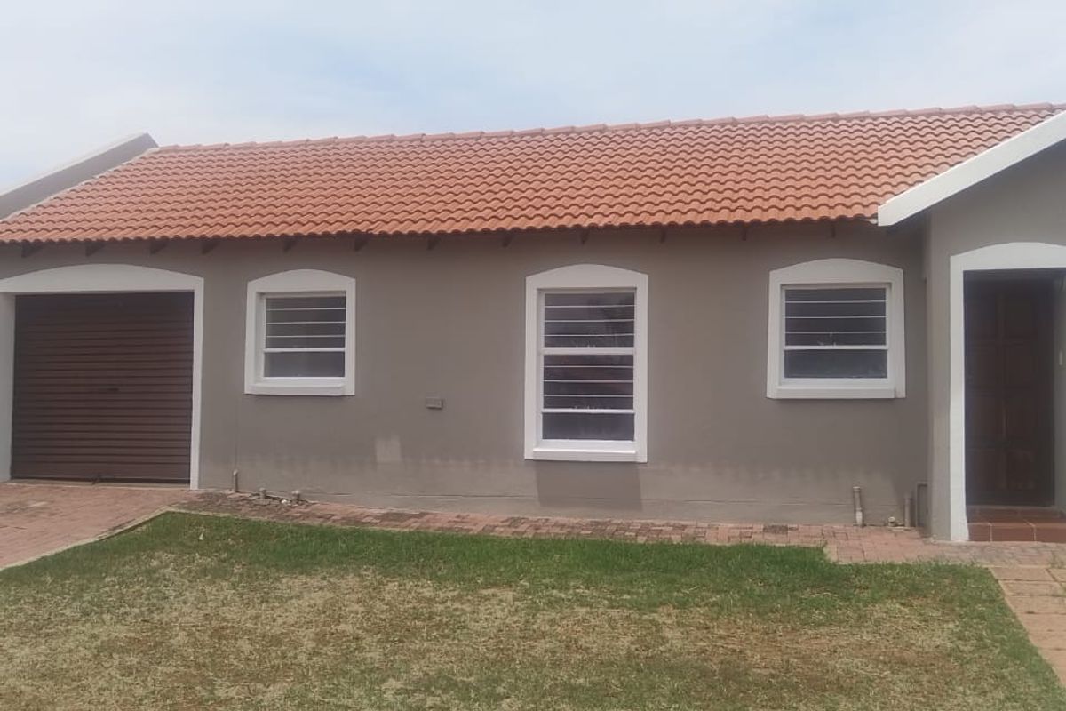 Secured House - Own Garden - Photo 4
