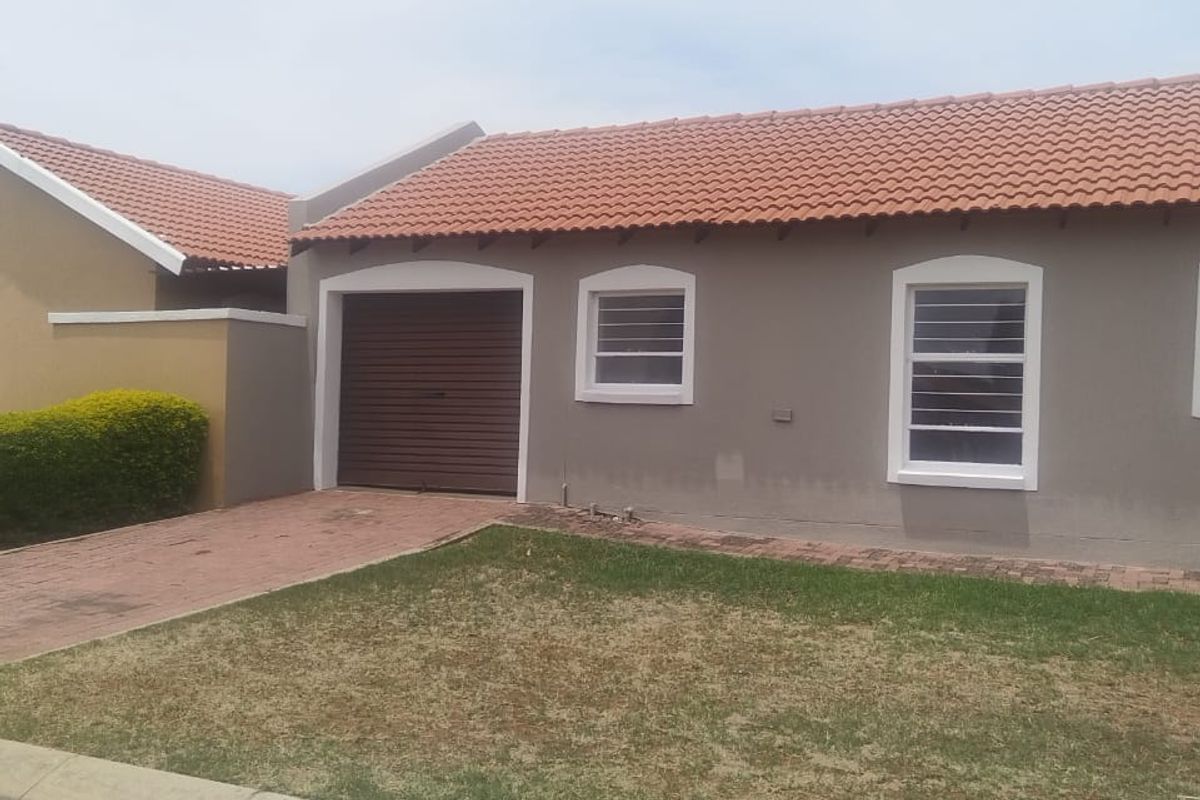 Secured House - Own Garden - Photo 2