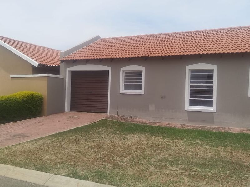 Secured House - Own Garden - Photo 2