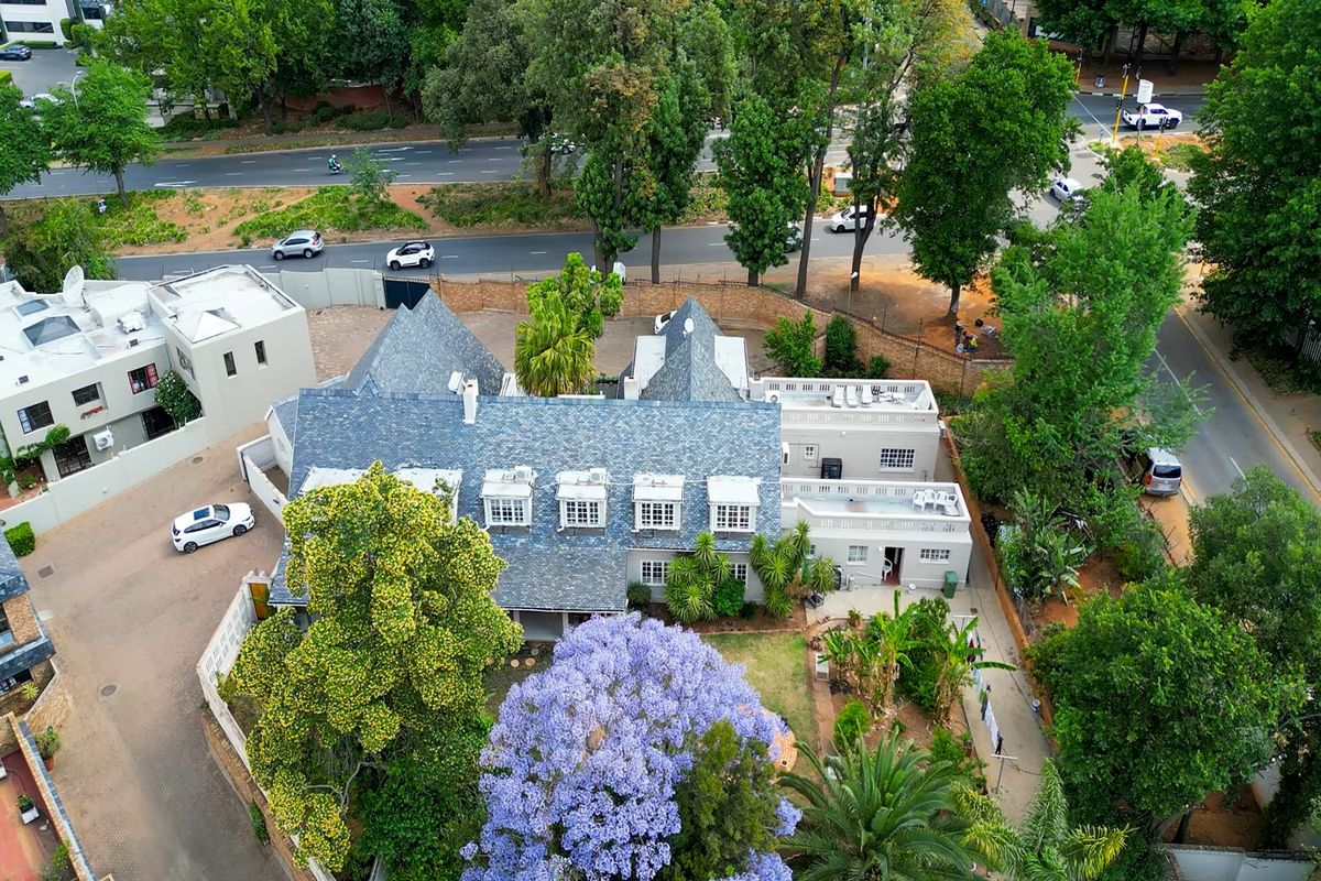 INVESTORS' DREAM IN SANDTON -BRING THE EXTENDED FAMILY TO YOUR NEW HOME - Photo 2