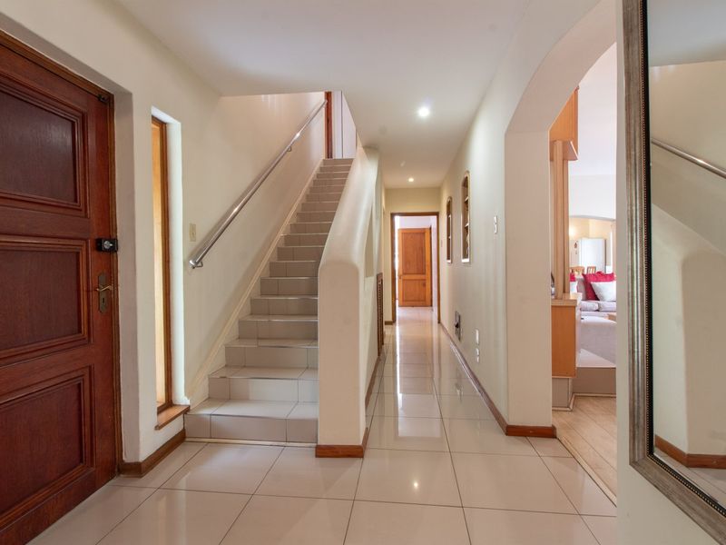 INVESTORS' DREAM IN SANDTON -BRING THE EXTENDED FAMILY TO YOUR NEW HOME - Photo 9
