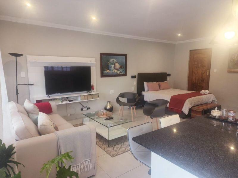 INVESTORS' DREAM IN SANDTON -BRING THE EXTENDED FAMILY TO YOUR NEW HOME - Photo 10