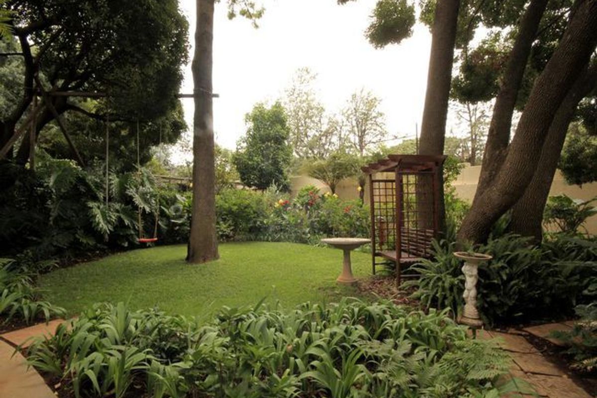 14 Bed 15 Bath Residence For Sale in Bryanston   - Photo 2