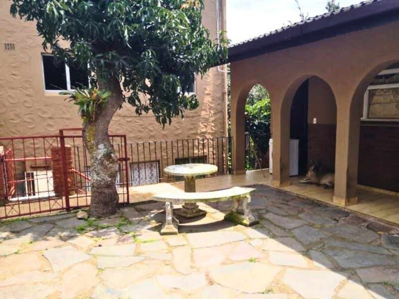 Investor’s Dream: Multi-Unit Property with High Rental Yield in Prime Location - Photo 2