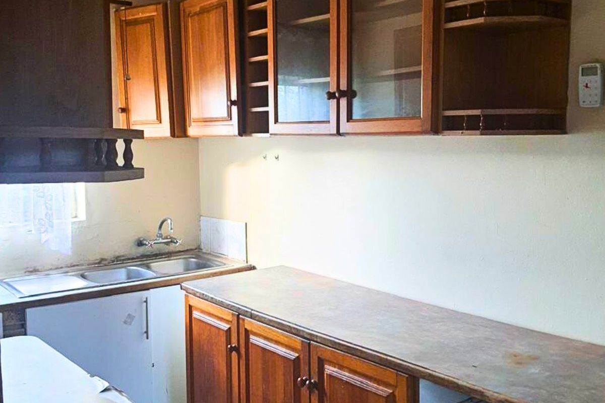 Investor’s Dream: Multi-Unit Property with High Rental Yield in Prime Location - Photo 5