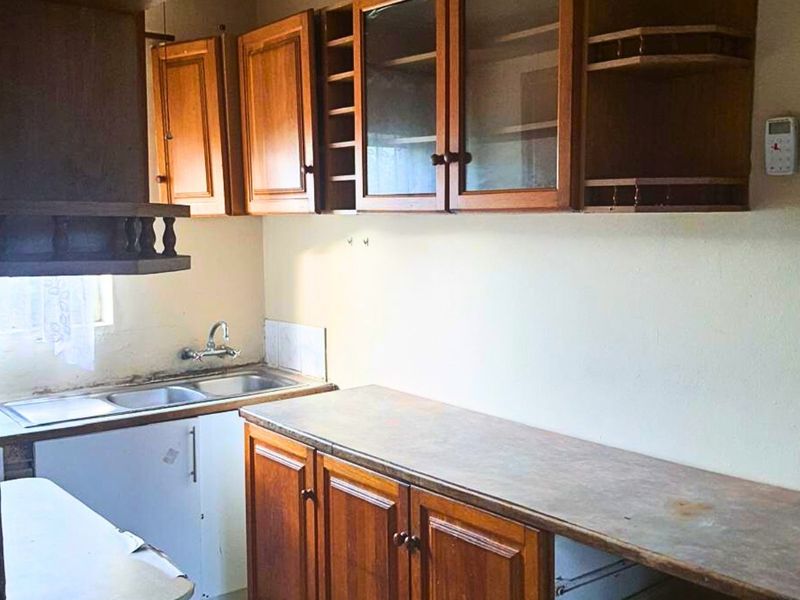 Investor’s Dream: Multi-Unit Property with High Rental Yield in Prime Location - Photo 5