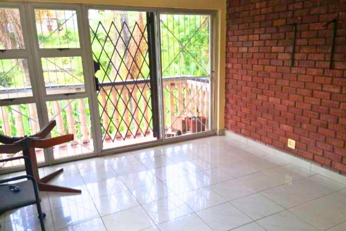 Investor’s Dream: Multi-Unit Property with High Rental Yield in Prime Location - Photo 3